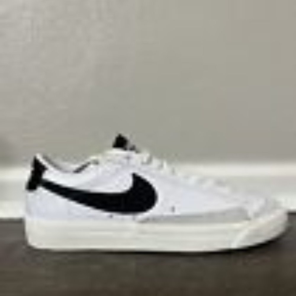 Nike White and Black Women's Sneakers